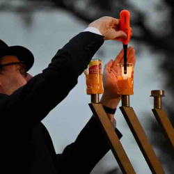 Giữa bóng tối thảm kịch Bondi cùng tìm hiểu về Hanukkah - Lễ hội Ánh sáng của người Do Thái