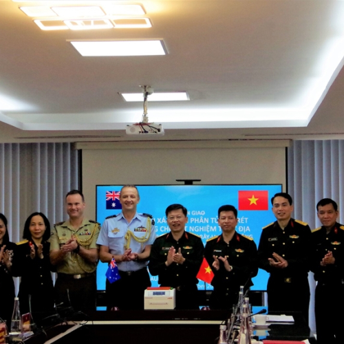 Bộ Quốc phòng Australia trao tặng thiết bị xác định phân tử sốt rét  cho Việt Nam
